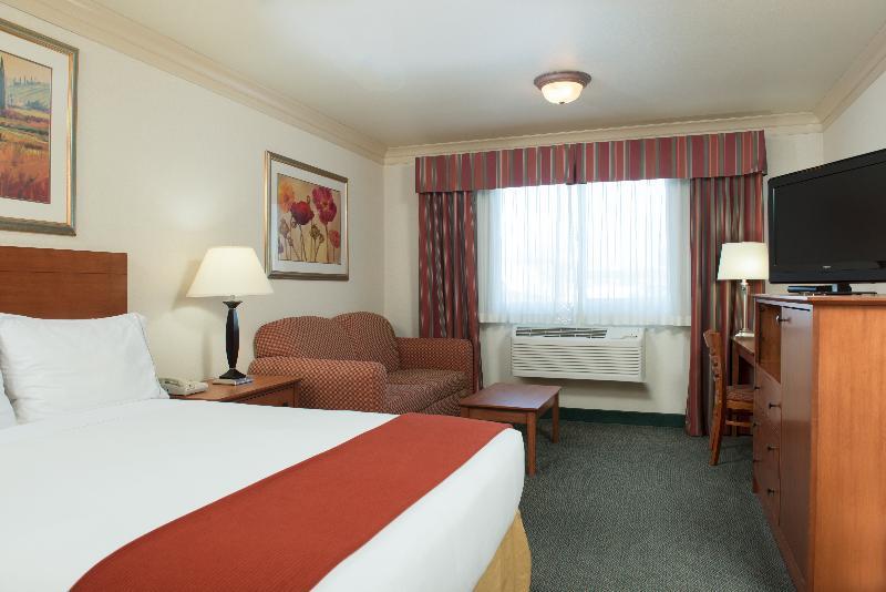 Holiday Inn Express Hotels & Suites Burlington, An Ihg Hotel Екстериор снимка